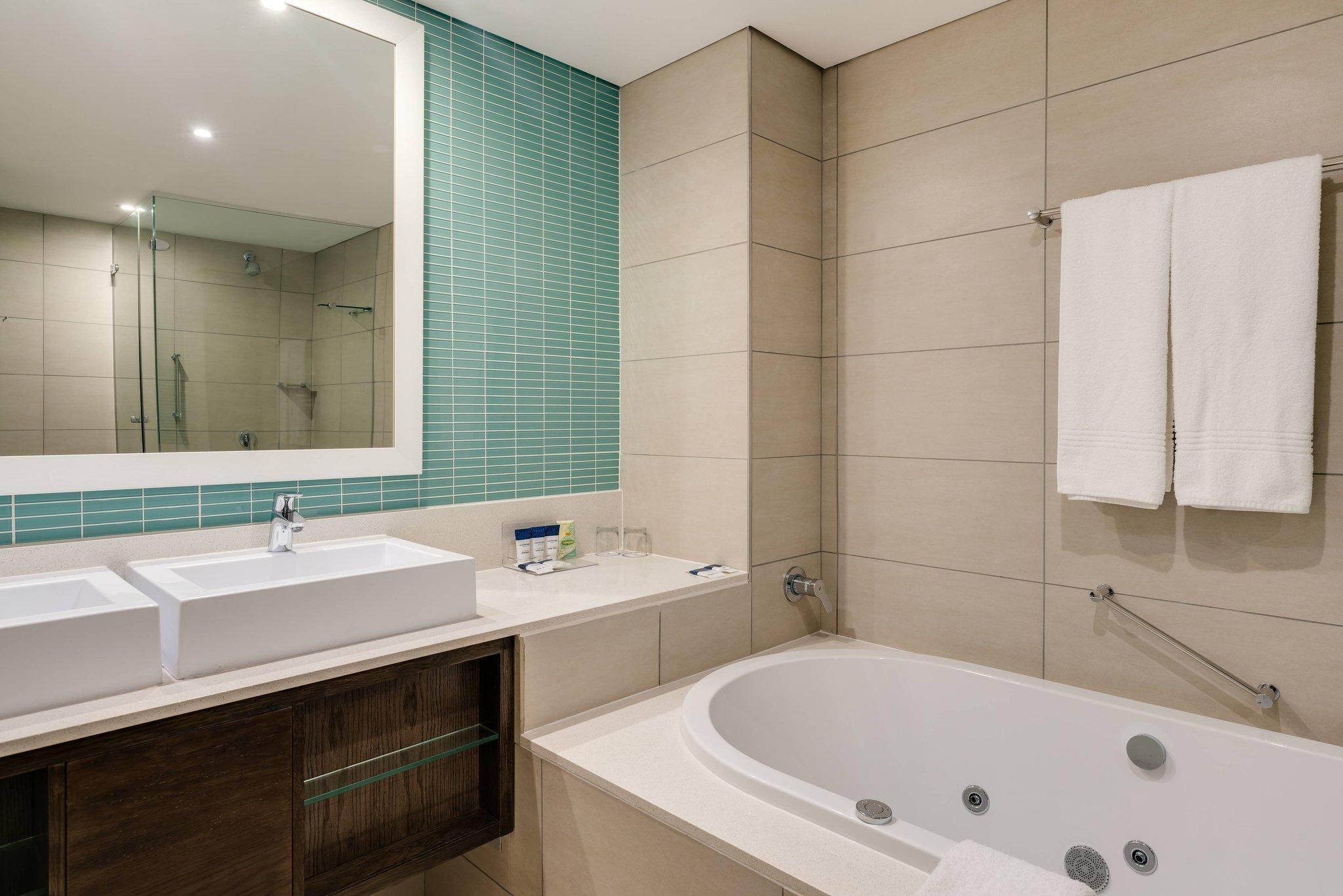 Protea Hotel by Marriott Karridene Beach Junior Suite, 1 King, Sea View 3