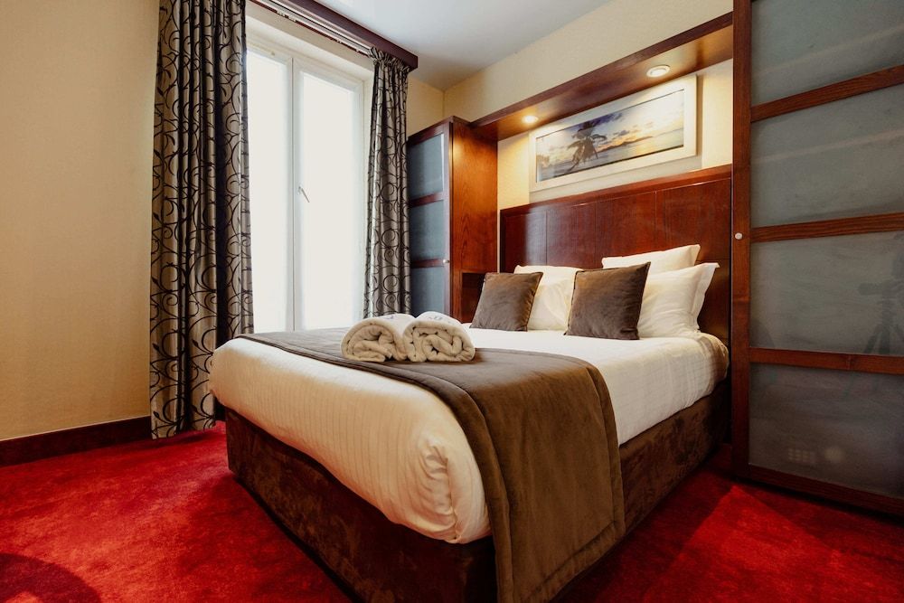 undefined Grand Hotel Francais 4