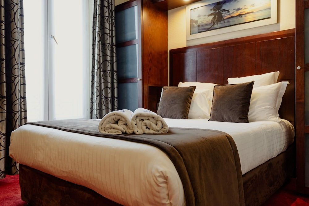 undefined Grand Hotel Francais 3