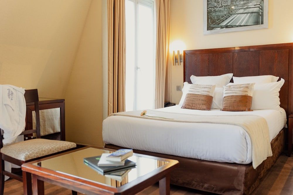 undefined Grand Hotel Francais 9