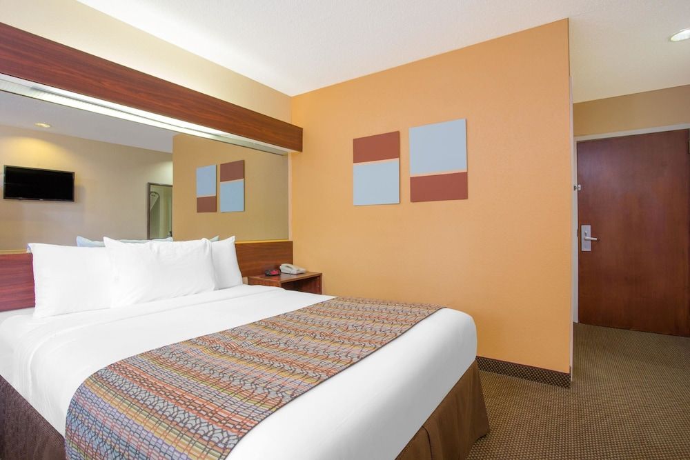 Standard Room, 1 Queen Bed