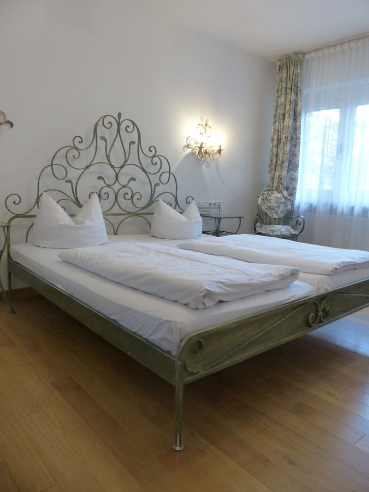 Seibel's Parkhotel Standard Double Room 3