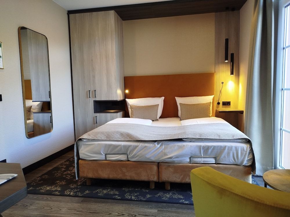 AKZENT Waldhotel Rheingau Small Double Room 3