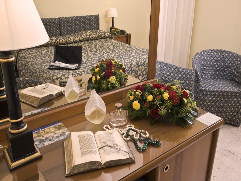 Hotel Savoy Standard Quadruple Room 4