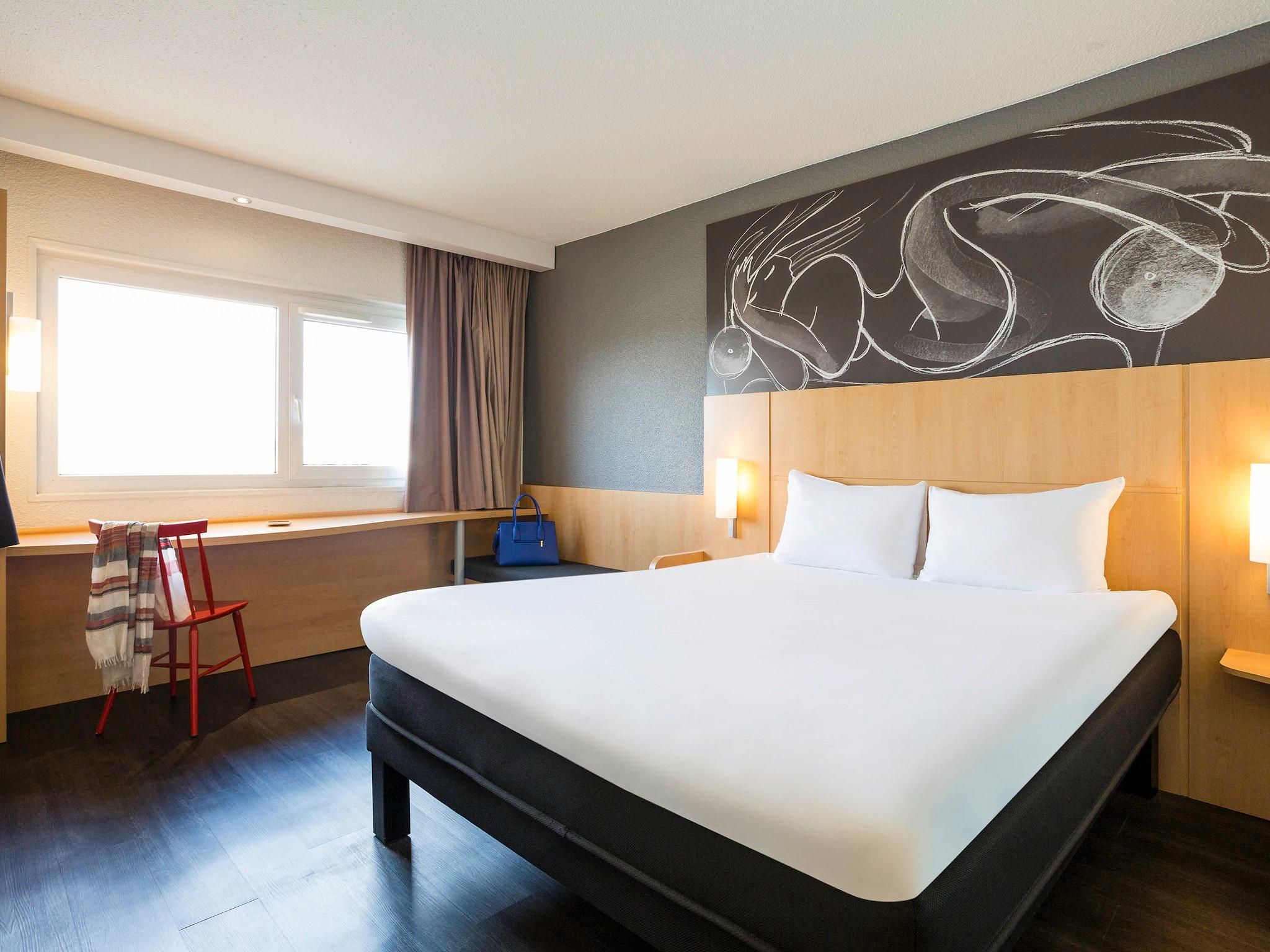 Standard Room with 1 double bed and twin beds