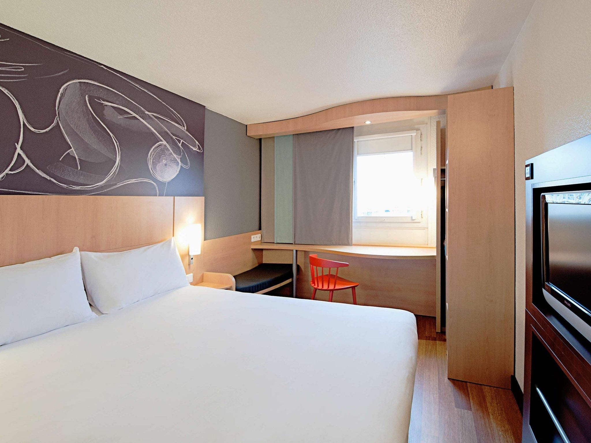 Standard Room with 1 double bed and twin beds