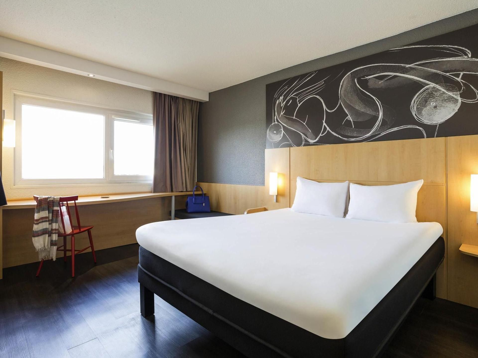 Standard Room with double bed and twin beds