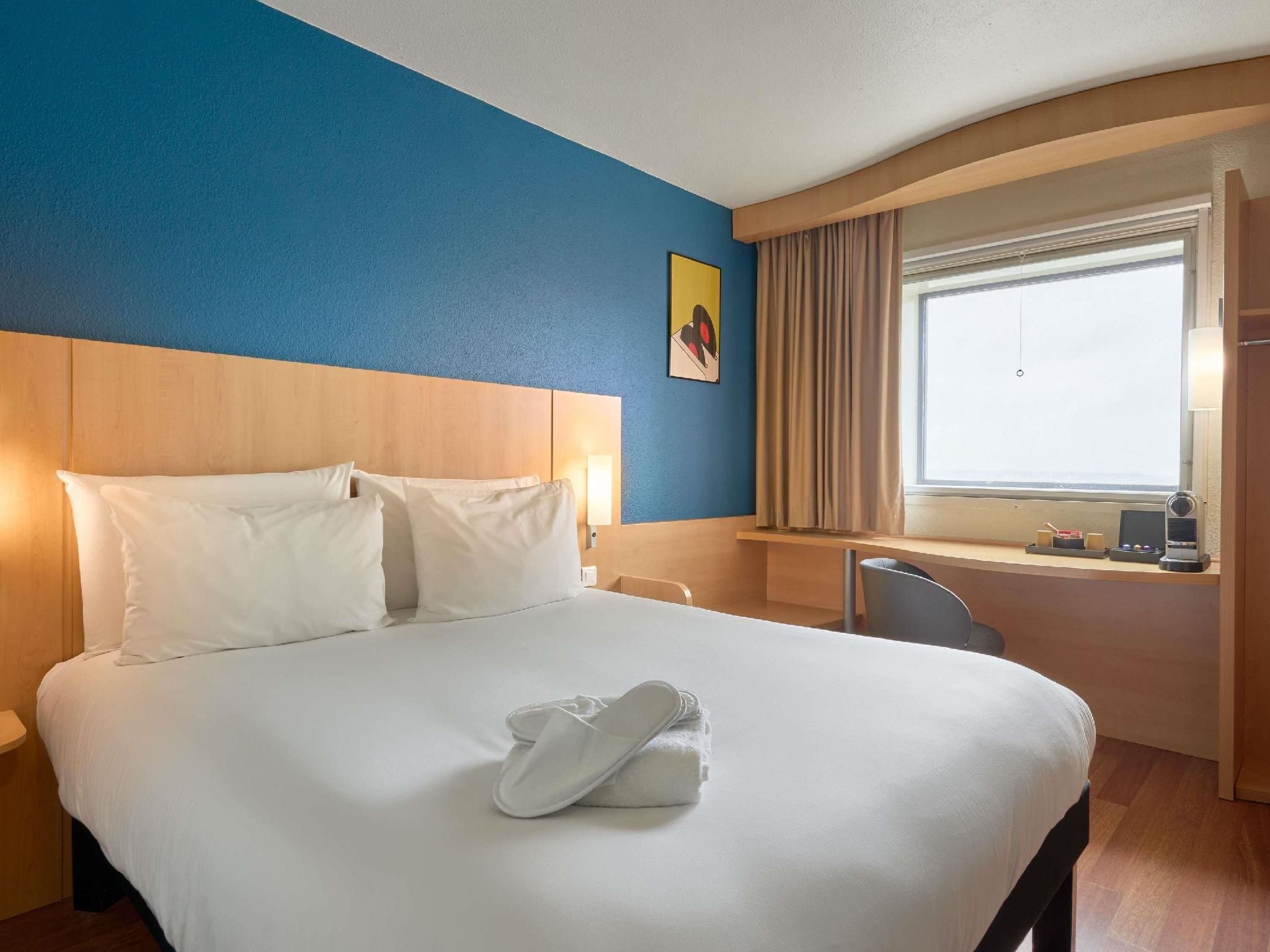 Comfort Room with 1 double bed