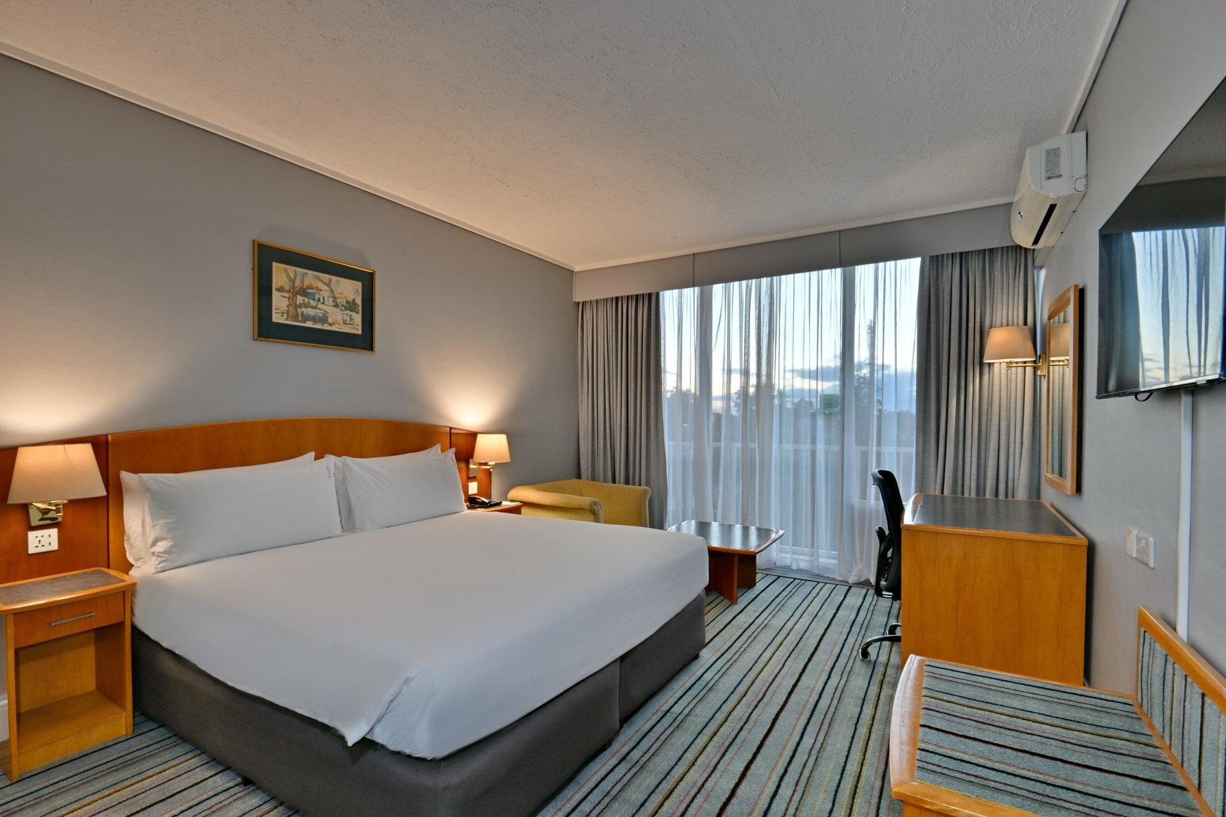 1 King Bed Premium Smoking