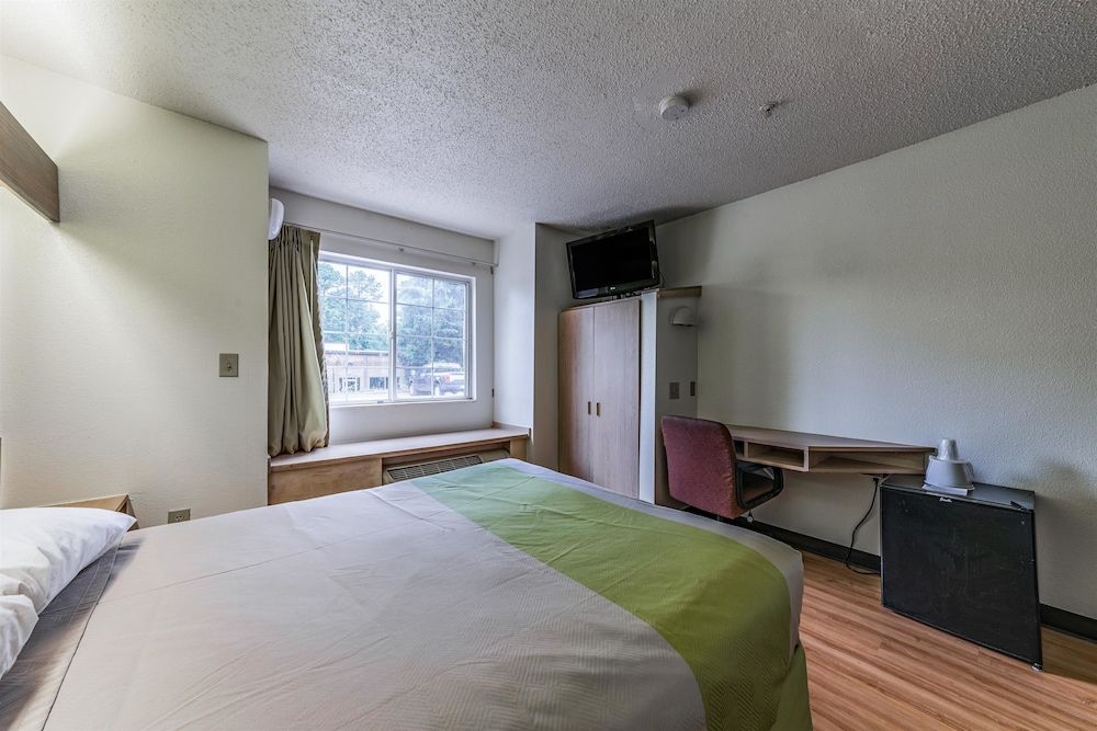 Standard Room, 1 Queen Bed, Accessible, Non Smoking