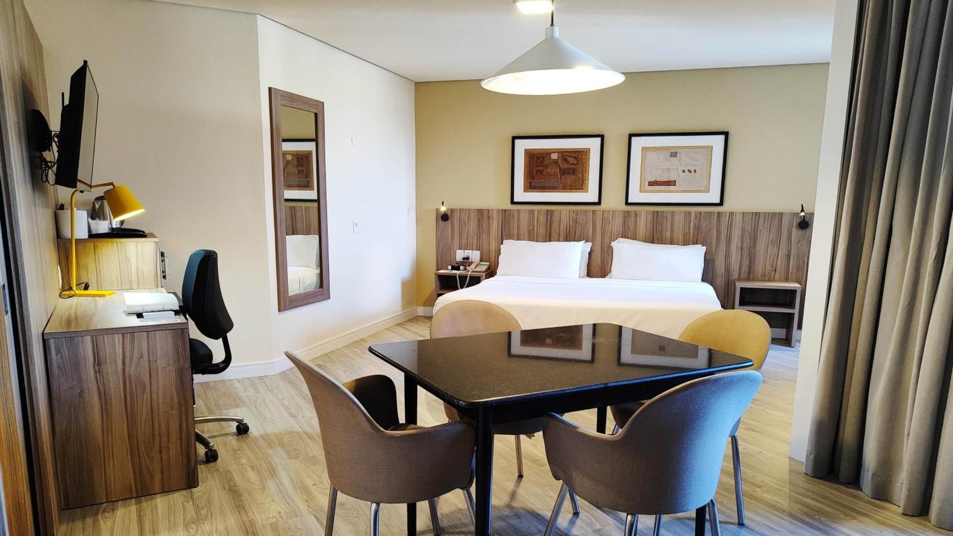 1 King Premium Wheelchair Accessible