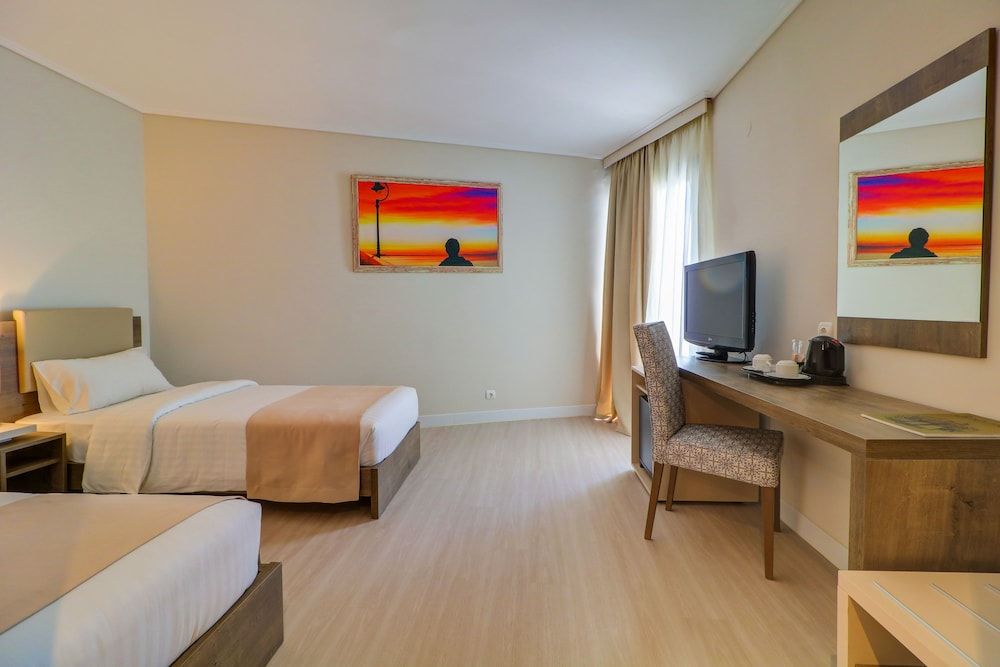 Palace Hotel Glyfada Family Suite, 2 Bedrooms, City View