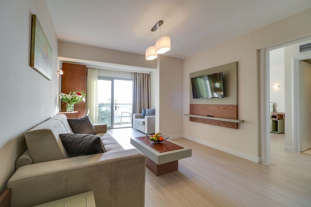 Palace Hotel Glyfada Executive Suite, Sea View 6