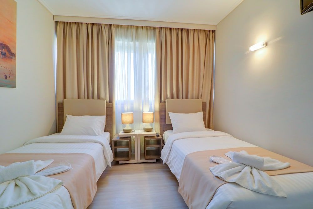 Palace Hotel Glyfada Family Suite, 2 Bedrooms, City View 2