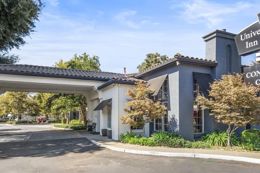 undefined University Park Inn & Suites, an Ascend Collection Hotel 7