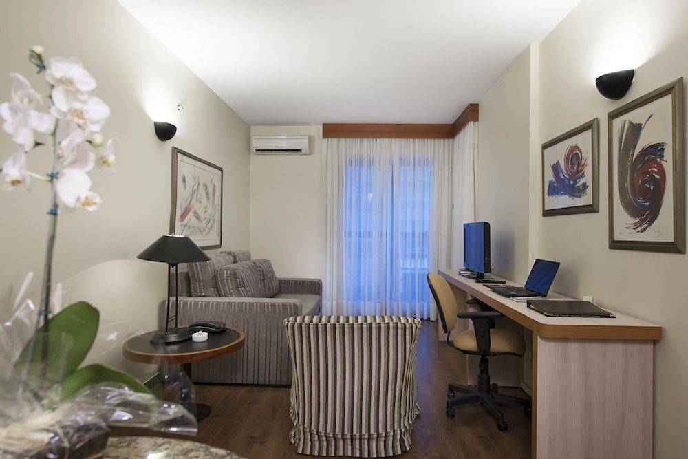 Metropolitan Hotel by Atlantica Deluxe Suite, 1 Queen Bed with Sofa bed 6