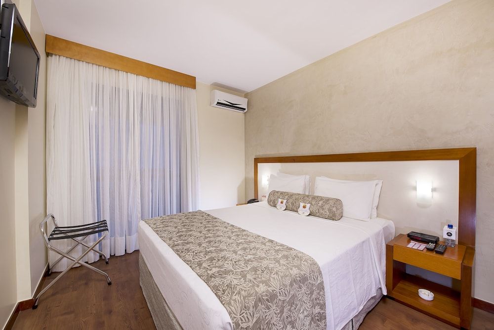 Metropolitan Hotel by Atlantica Deluxe Suite, 1 Queen Bed with Sofa bed 3