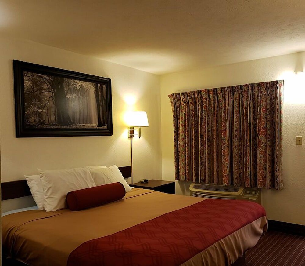 Standard Room, 1 King Bed, Smoking