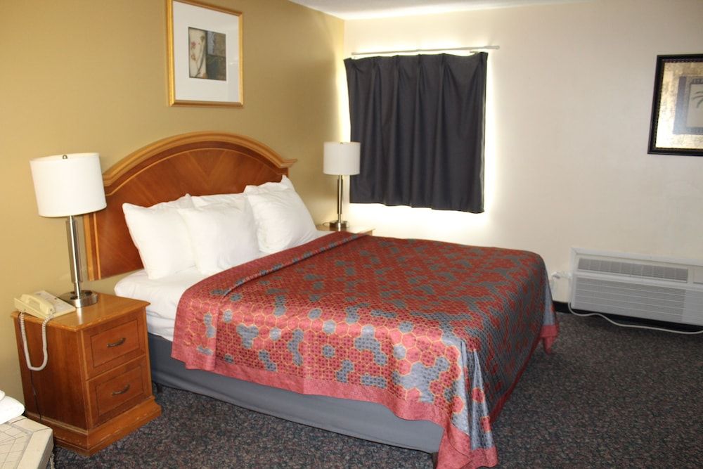 Honeymoon Suite, 1 King Bed with Sofa bed, Jetted Tub