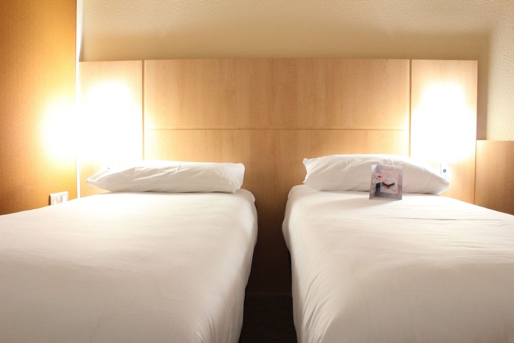 ibis Cardiff Twin Room, 2 Twin Beds