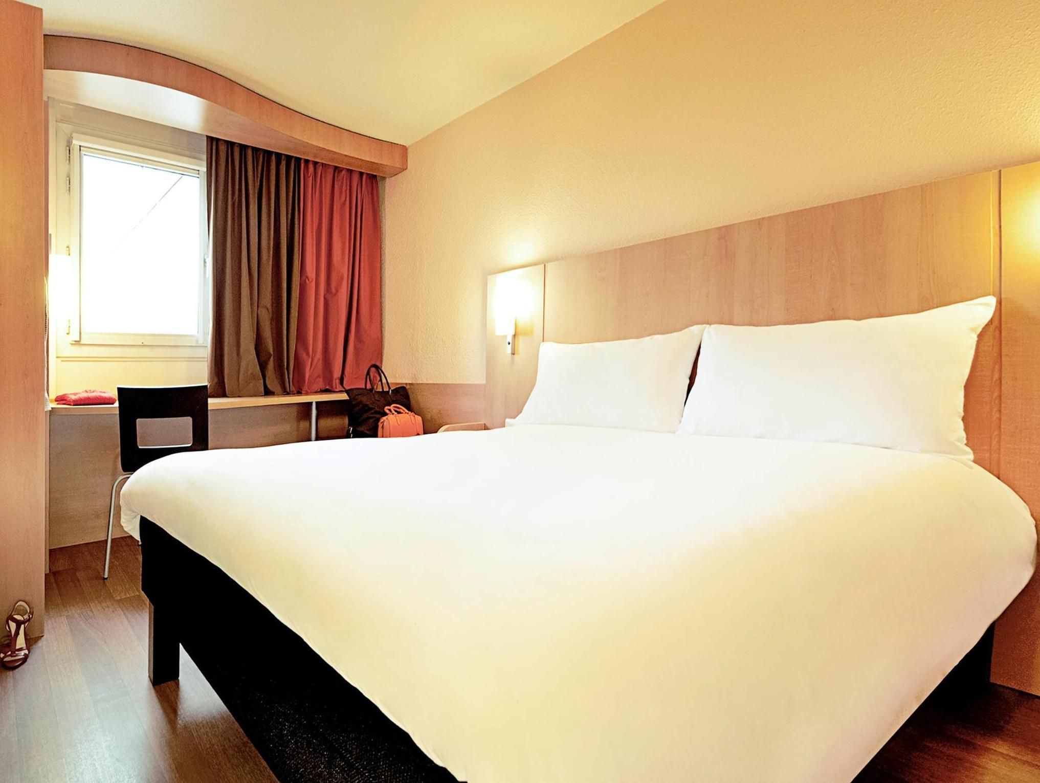 Ibis Cardiff Centre Hotel Double Room with 1 Double Bed 3