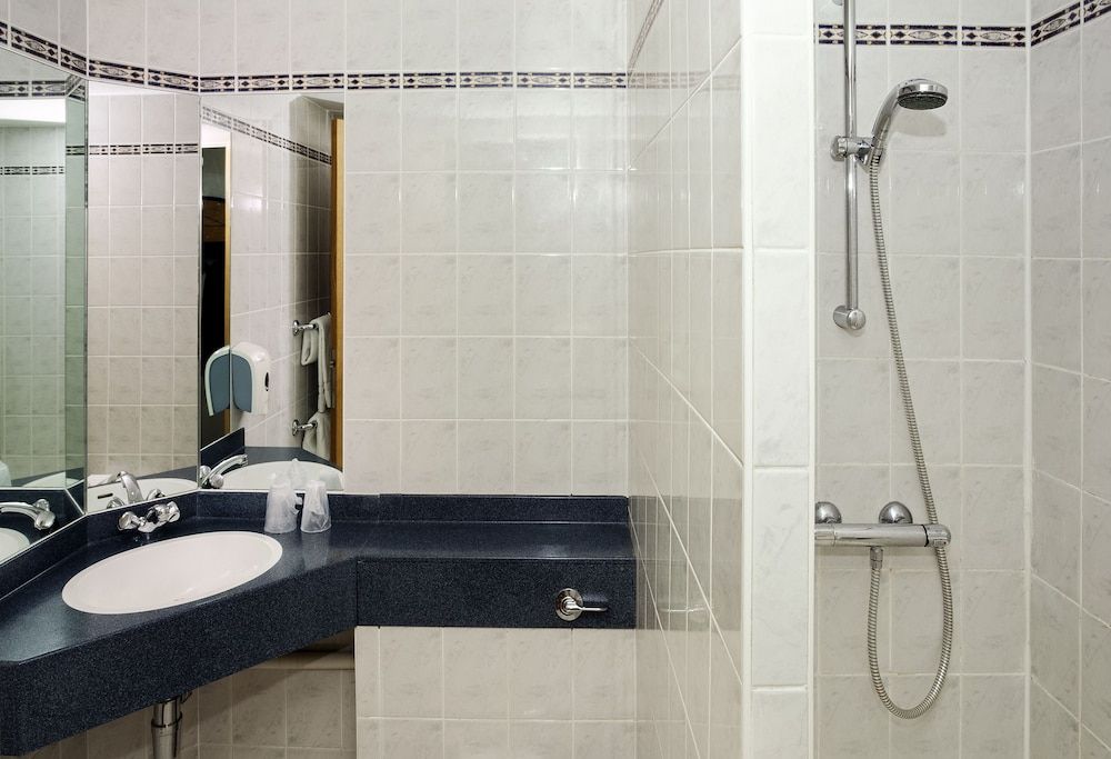 ibis Cardiff Double Room, 1 Double Bed 6