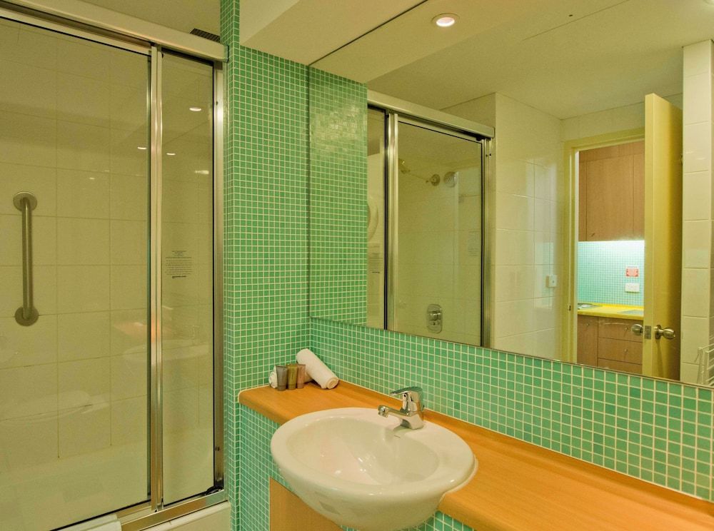 Oaks The Entrance Waterfront Suites Studio, Ocean View 9