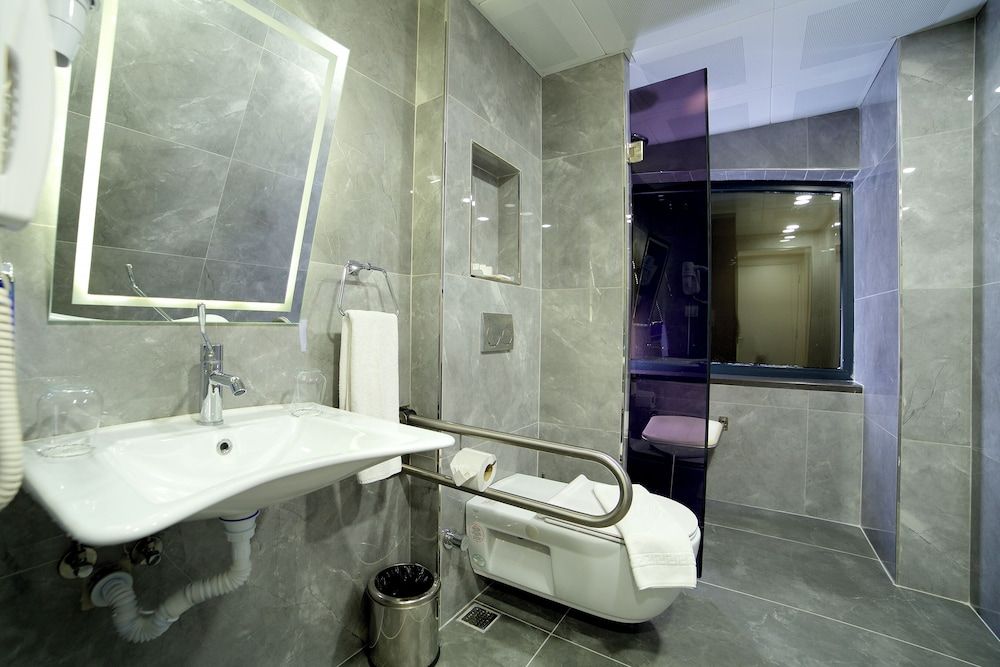 Bulvar Palas Old City Hotel Queen Room with Queen Beds Accessible Room 7