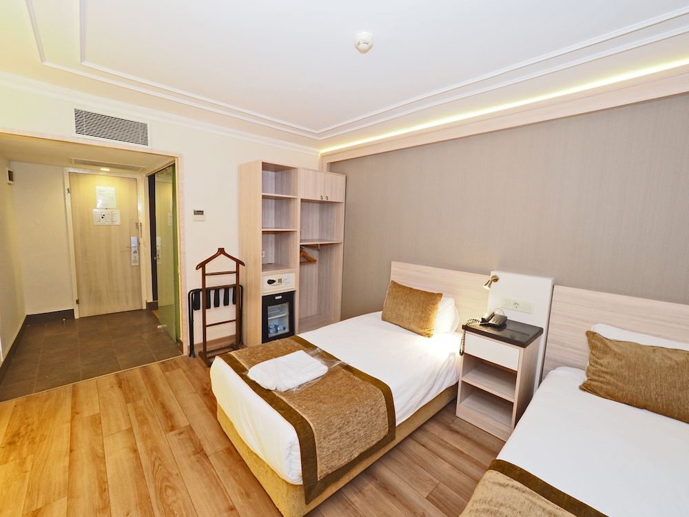 Bulvar Palas Old City Hotel Queen Room with Queen Beds Accessible Room