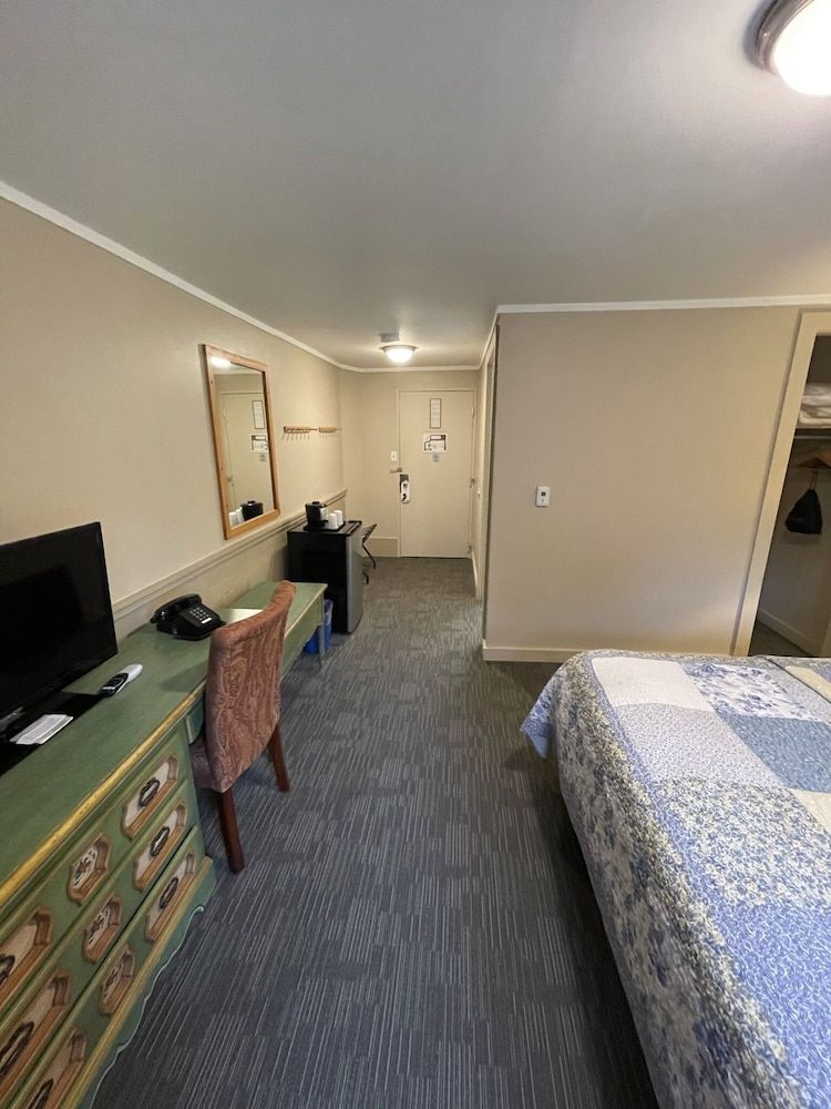 Deluxe Room, 1 King Bed, Accessible