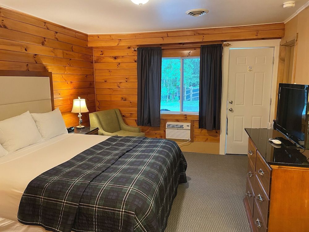 Northern Lights Lodge Standard Room, 1 King Bed 2