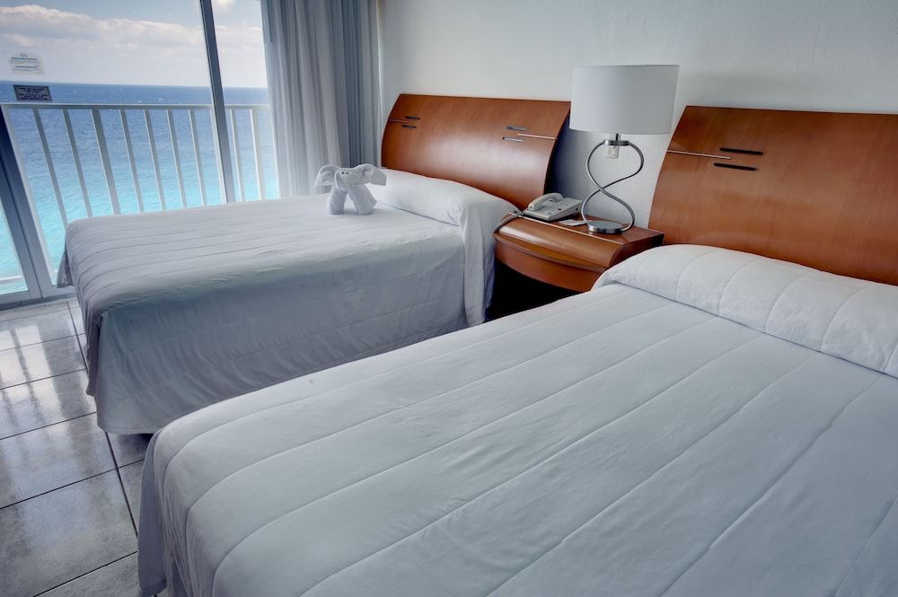 Deluxe Ocean Front  - 2 double beds