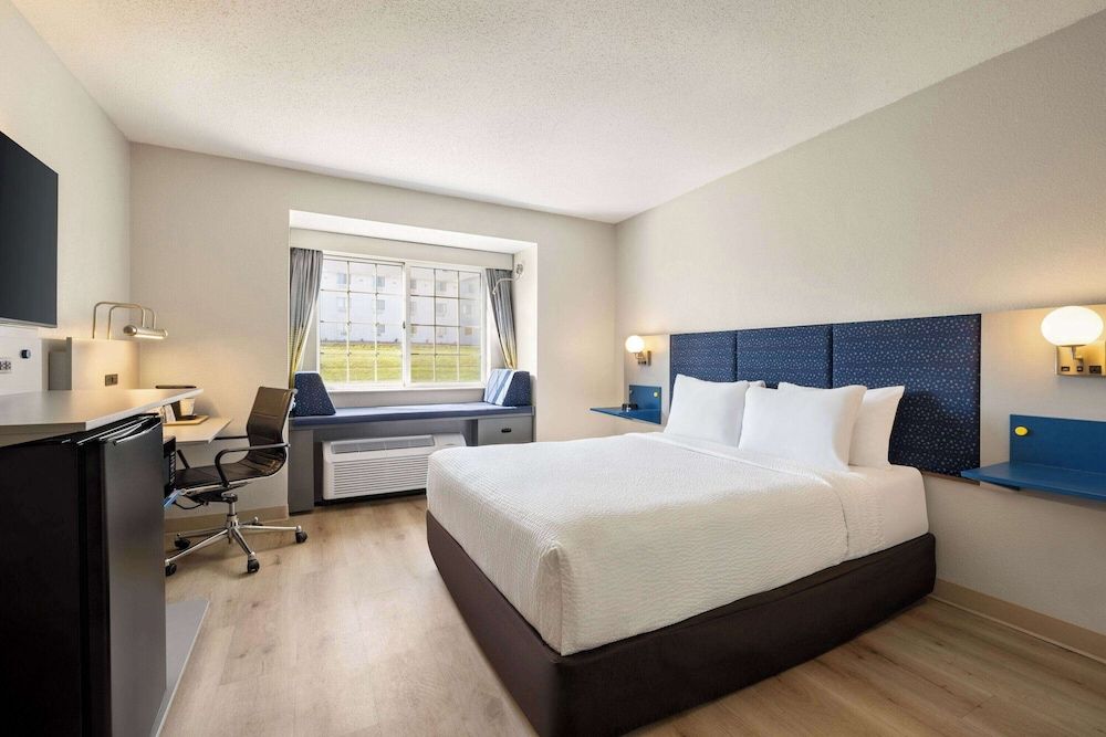 Standard Room, 1 Queen Bed, Accessible