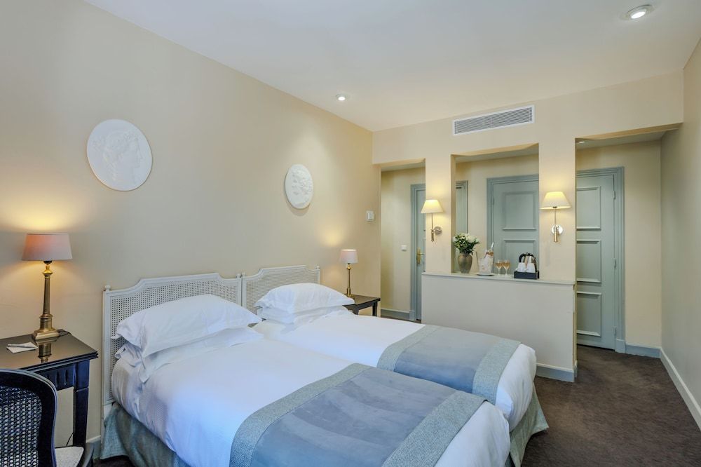 Cavendish Executive Room (Free wine tasting) 3