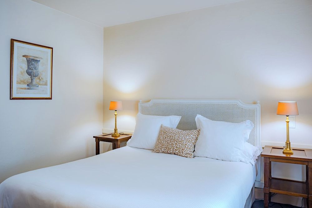 Cavendish Standard Room (Free wine tasting) 2