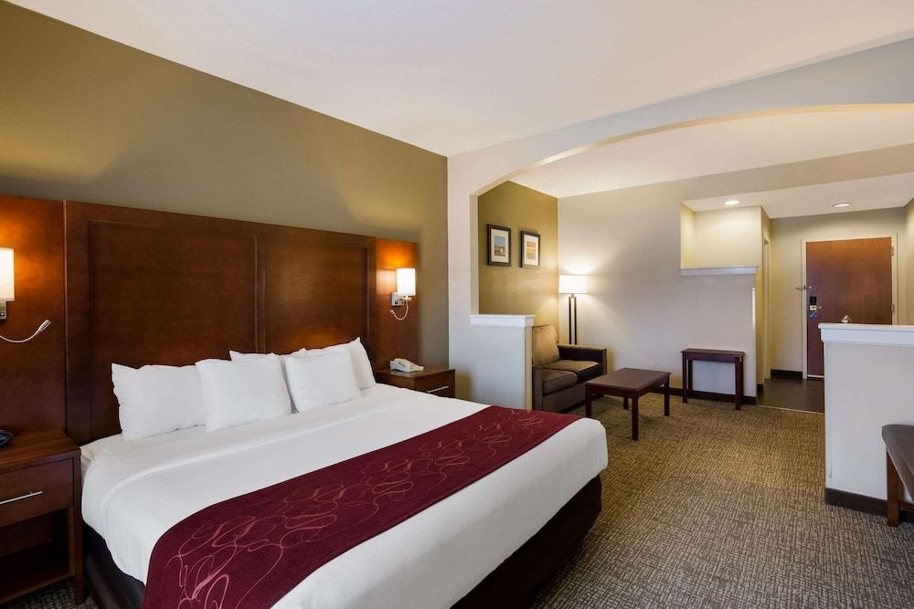 Suite, 1 Queen Bed with Sofa bed, Accessible, Non Smoking