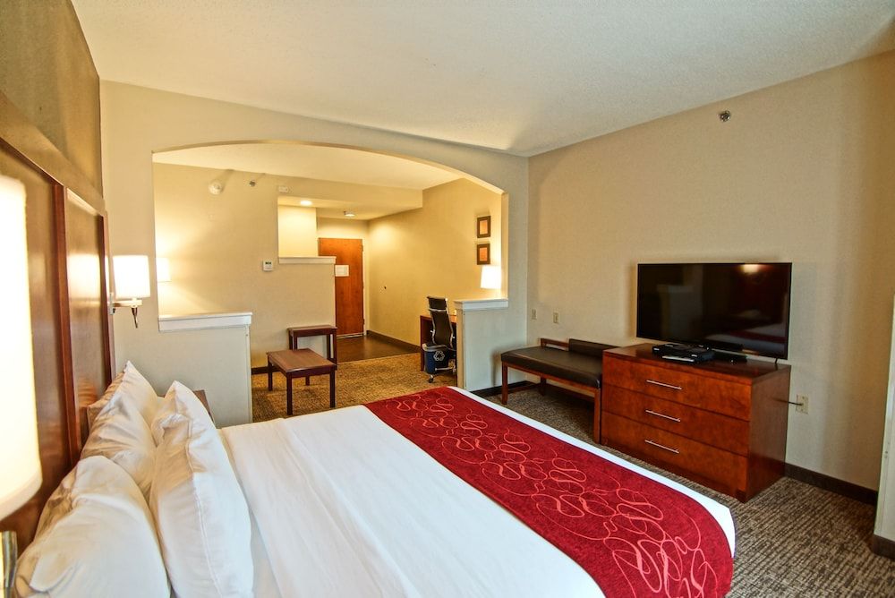 Suite, 1 King Bed, Non Smoking, Jetted Tub