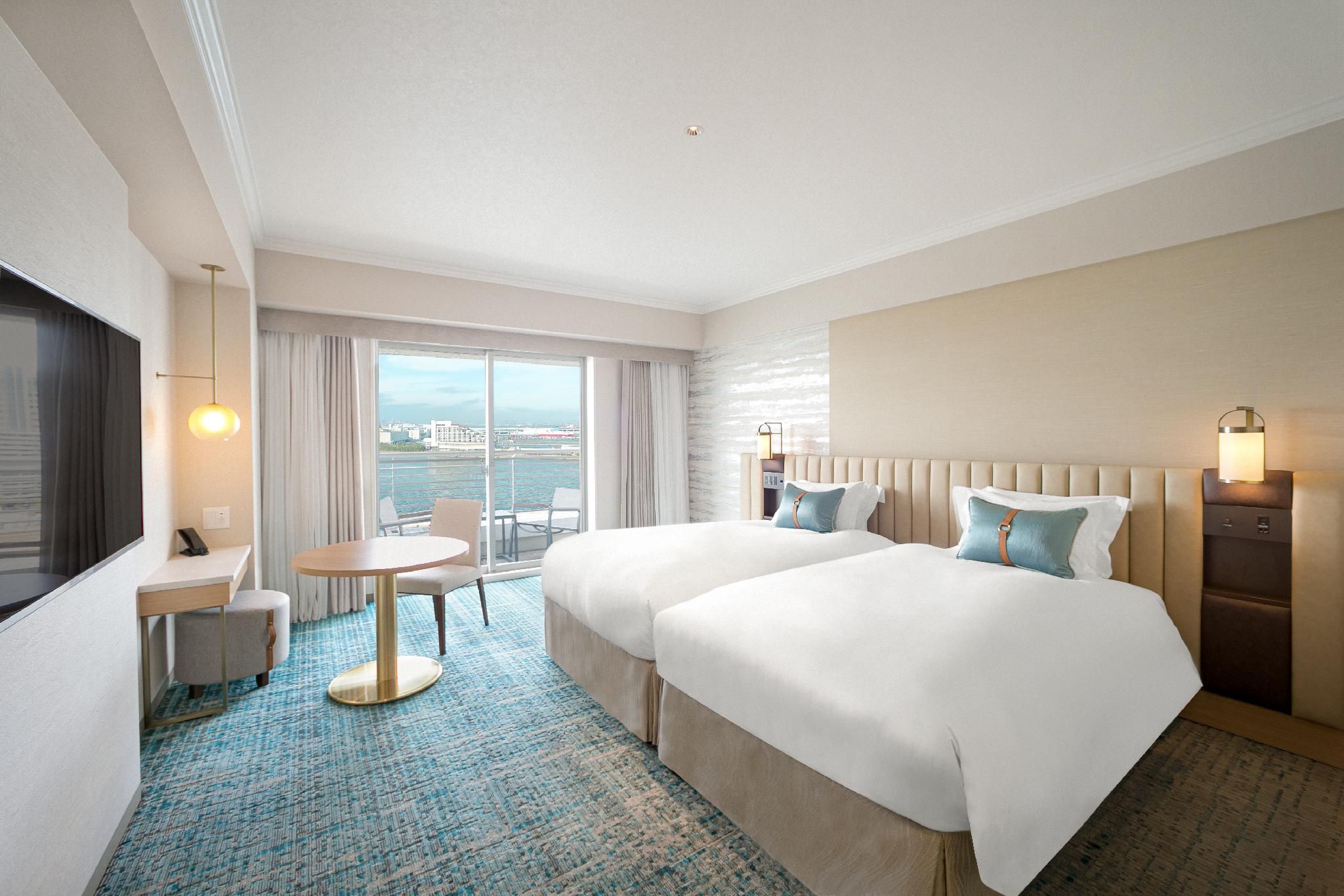 Moderate East View Twin Room for 3 People Lounge Access