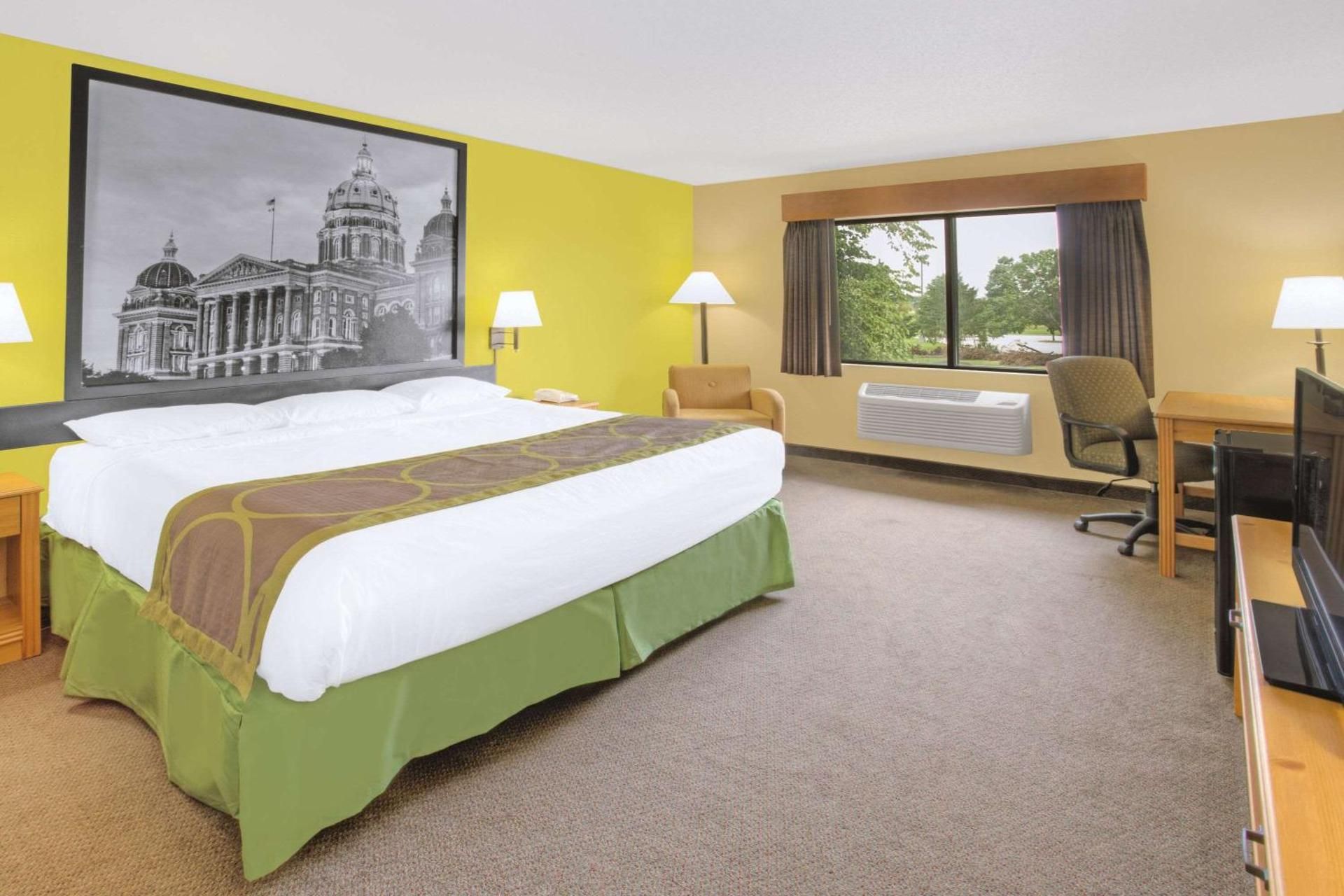 1 King Bed Suite Non-Smoking