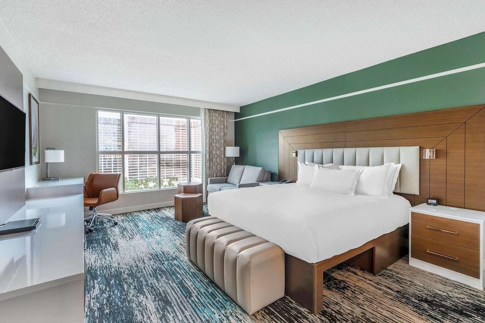 Hilton Grand Vacations Club Flamingo Las Vegas Studio, 1 King Bed with Sofa bed, Kitchenette 2