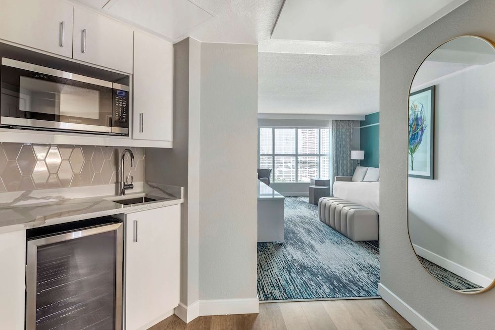 Hilton Grand Vacations Club Flamingo Las Vegas Studio, 1 King Bed with Sofa bed, Kitchenette 5