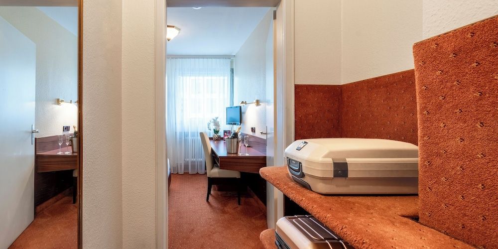 PLAZA INN Rieker Stuttgart Hauptbahnhof Standard Double Room 9