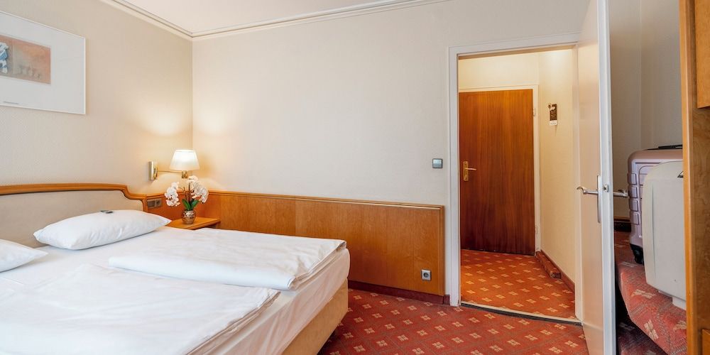PLAZA INN Rieker Stuttgart Hauptbahnhof Standard Double Room 3