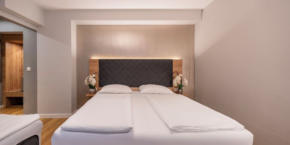 PLAZA INN Rieker Stuttgart Hauptbahnhof Comfort Triple Room