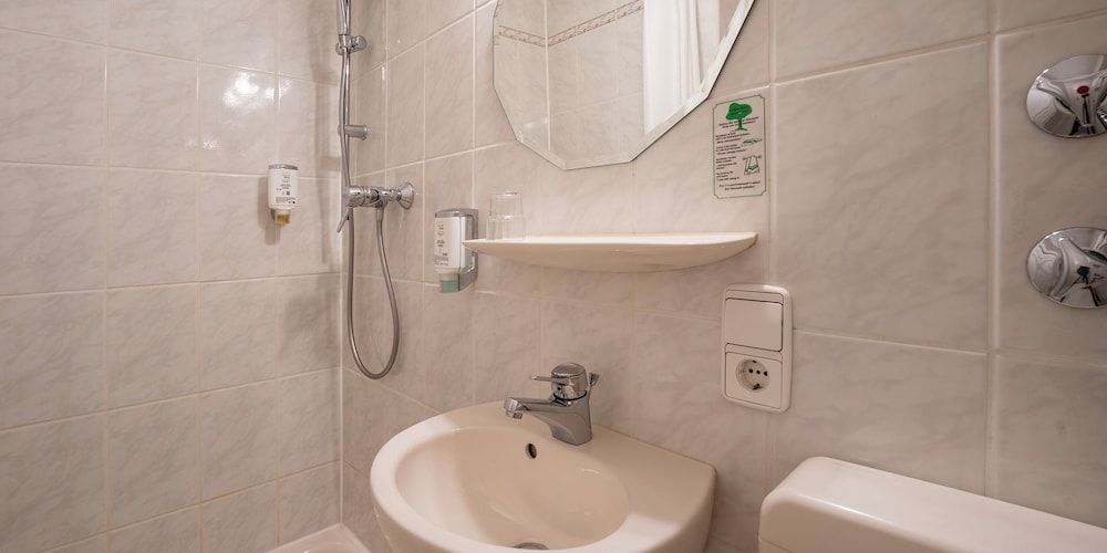 PLAZA INN Rieker Stuttgart Hauptbahnhof Standard Single Room 4