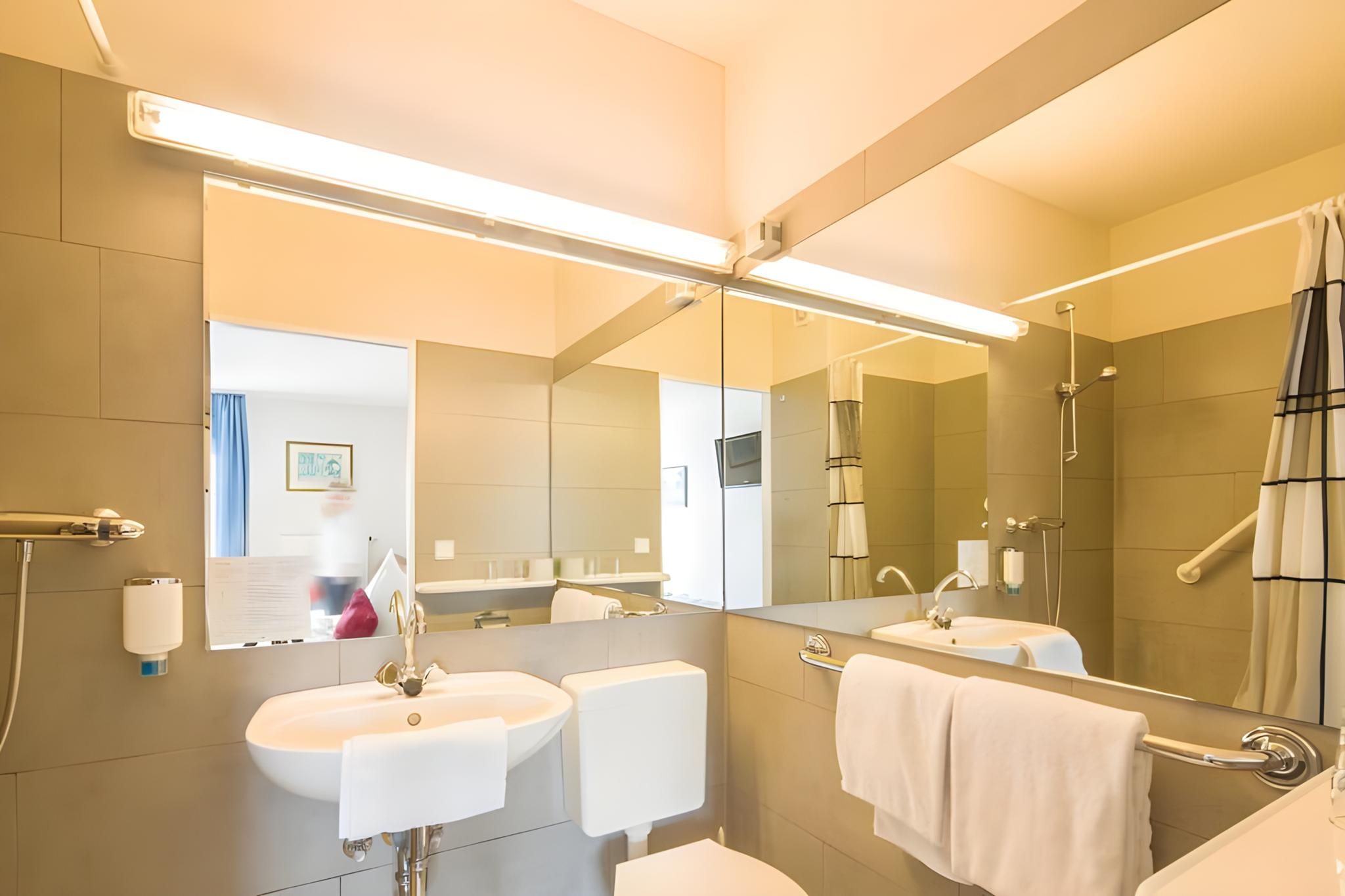 Hotel Am Wall Twin 2 Single Beds 2