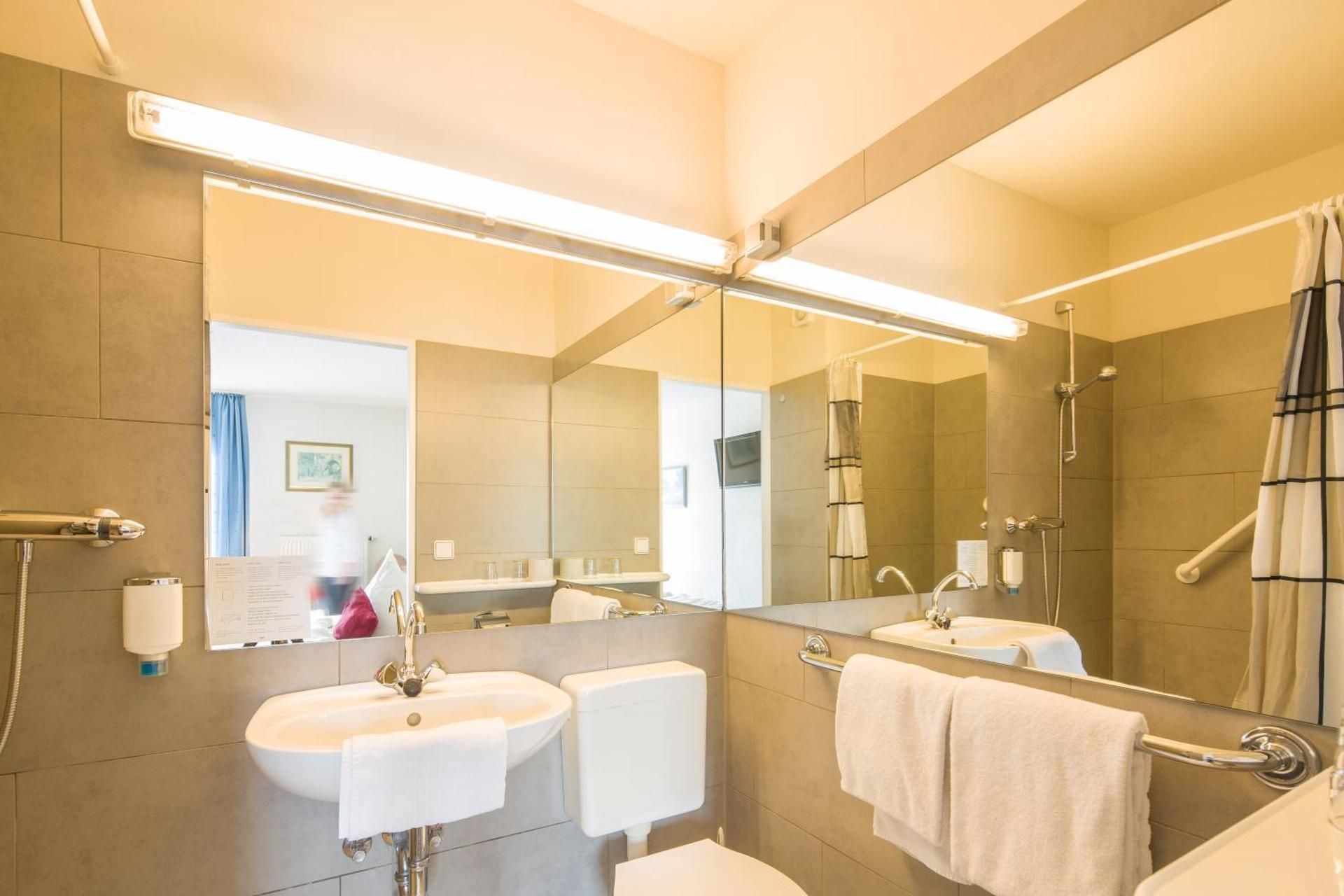 Hotel Am Wall Standard Twin Room 3