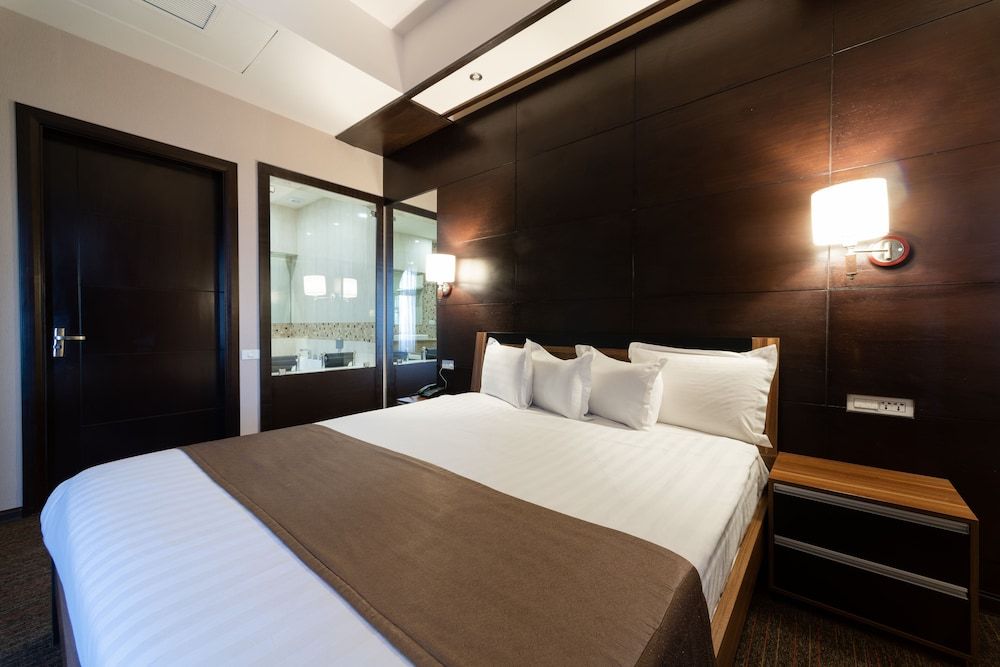 Senior Suite