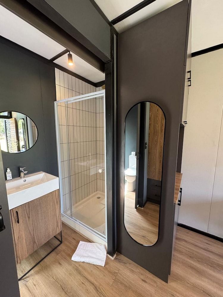 Shangri-La Country Hotel Deluxe Twin Room, 2 Twin Beds 29