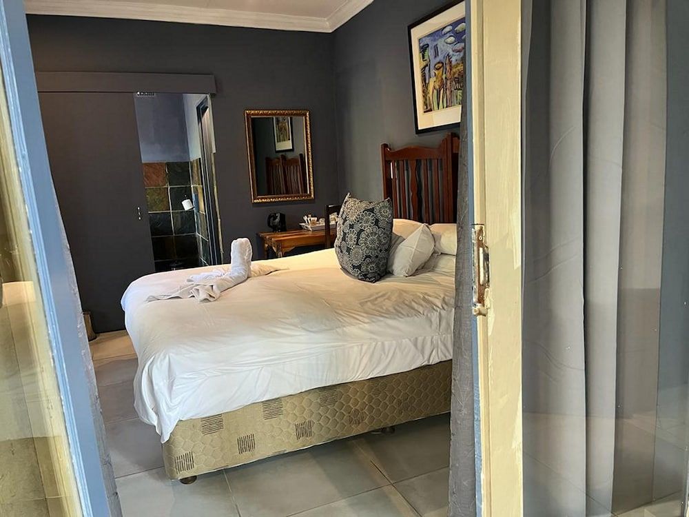 Executive Suite, 2 Bedrooms, Connecting Rooms, Courtyard View